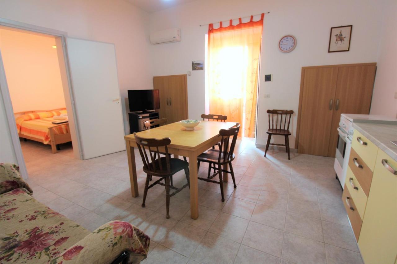 Trilocale Arancione Climatizzato Con Terrazza Panoramica Leilighet Torre San Giovanni Ugento Eksteriør bilde
